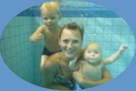 Katrin beim Babyschwimmen