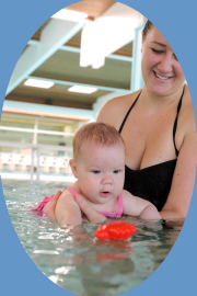 Tamara beim Babyschwimmen